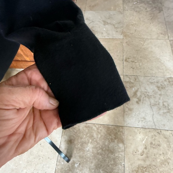 Max Studio ladies, large pullover, V-neck, long sleeve sweater excellent cond - Picture 9 of 11